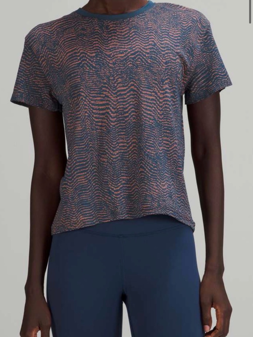 lululemon athletica train to be short sleeved ripple wave tee size 6